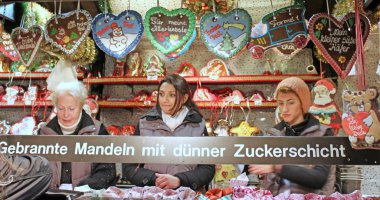 Stuttgart, Almanya - 19 Aralık 2010: Festi 'deki Noel Pazarı