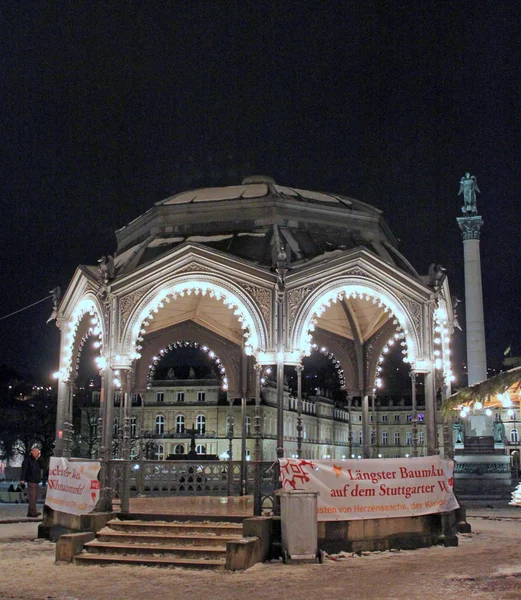 Estugarda, Alemanha - 19 de dezembro de 2010: Pavilhão da Praça do Palácio — Fotografia de Stock