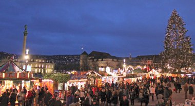 Stuttgart, Almanya - 18 Aralık 2011 Noel Pazarı 