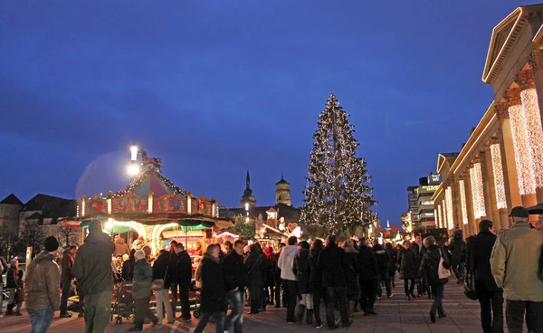 Estugarda, Alemanha - 18 de dezembro de 2011: Mercado de Natal — Fotografia de Stock