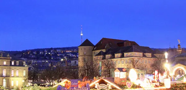 Stuttgart, Alemania- 18 de diciembre de 2011: Mercado de Navidad — Foto de Stock