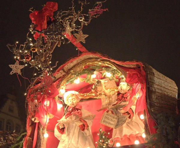 Stuttgart, Alemania- 18 de diciembre de 2011: Mercado de Navidad — Foto de Stock