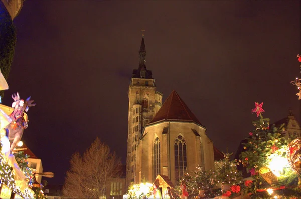 Stuttgart, Alemania- 18 de diciembre de 2011: Mercado de Navidad — Foto de Stock