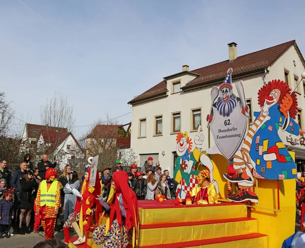 Donzdorf, Německo - 03. března 2019: tradiční karnevalové procesí — Stock fotografie