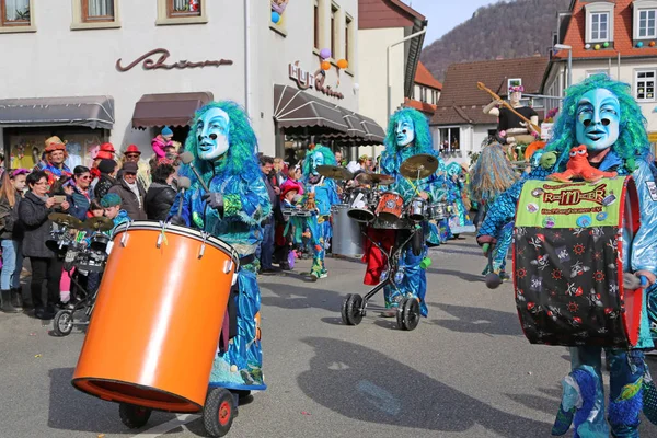 Donzdorf, Alemanha - 03 de março de 2019: processo tradicional de carnaval — Fotografia de Stock