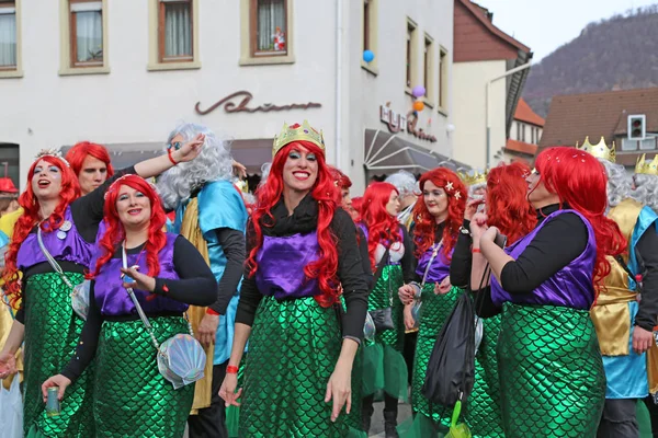 Donzdorf, Alemania- 03 de marzo de 2019: tradicional proceso de carnaval Imagen de archivo
