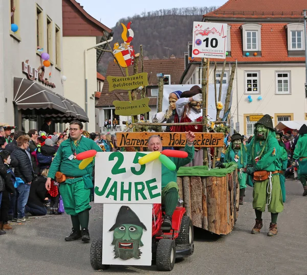 Donzdorf, Γερμανία- 03 Μαρτίου 2019: παραδοσιακή καρναβαλική διαδικασία — Φωτογραφία Αρχείου