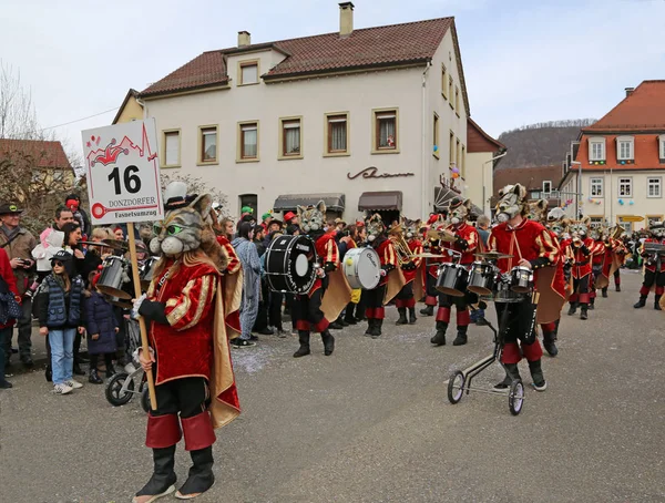 Donzdorf, Německo - 03. března 2019: tradiční karnevalové procesí — Stock fotografie