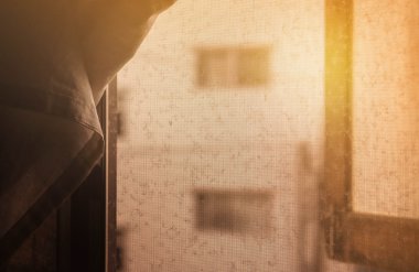 Windows ve ekranlar eski tozlu.