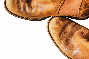 beyaz arkaplanda ayakkabılar.