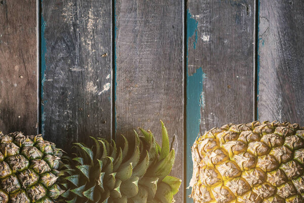 Ананас на дереве
 