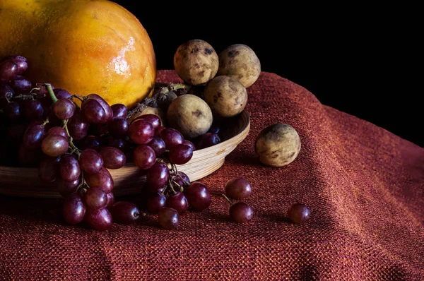 Frutta sul tavolo — Foto Stock