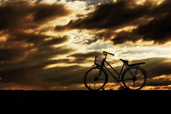 실루엣과 자전거 — 스톡 사진