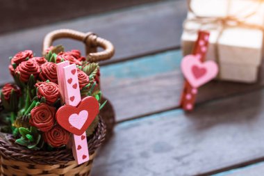 Bir sepet gül kalp.