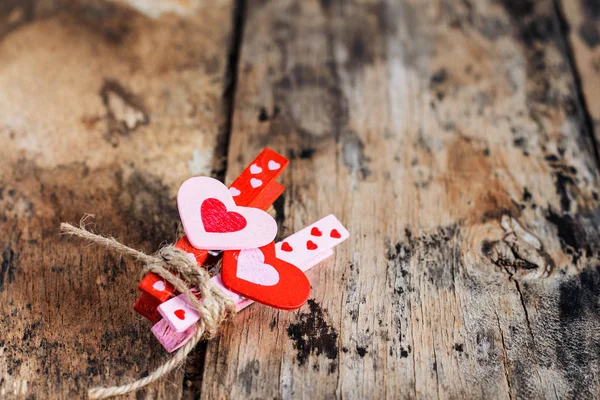 Corazón en el viejo suelo de madera . —  Fotos de Stock