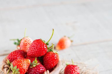 Redstrawberries sepet.