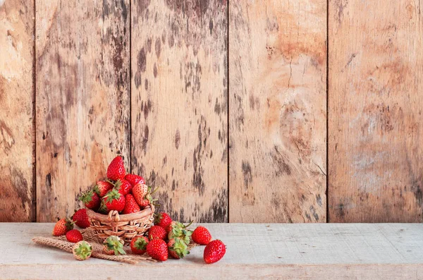 Strawberry on the old wooden. — Stock Photo, Image
