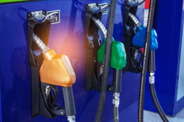Petrol dağıtıcı gaz istasyonu.