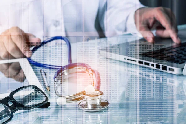 Stethoscope on the desk. — Stock Photo, Image