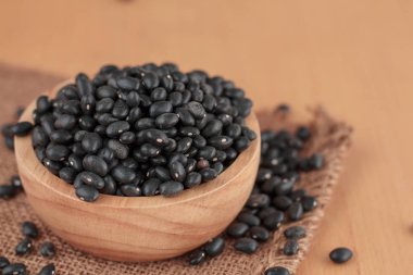 ahşap zemin üzerinde fasulye.