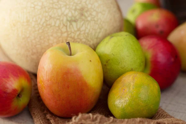 Frutas em pano de saco . — Fotografia de Stock