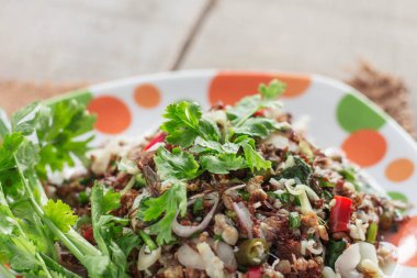 Karıncalar yumurta yemek.