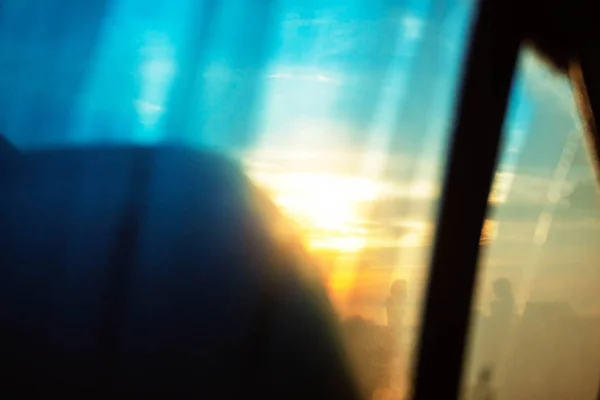 Skuggor på glaset vid soluppgång. — Stockfoto
