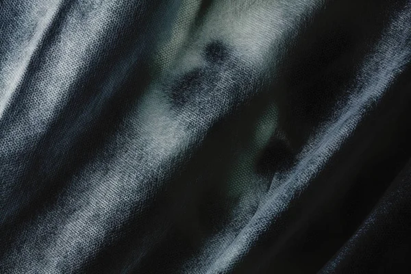 Gölgelerde örtü ile hayalet.