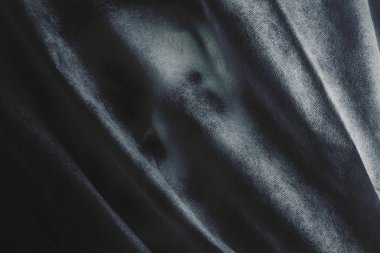 Gölgelerin içinde hayalet.