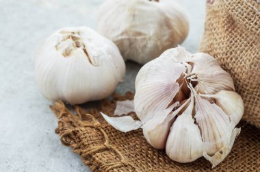 eski çuval sarımsak.