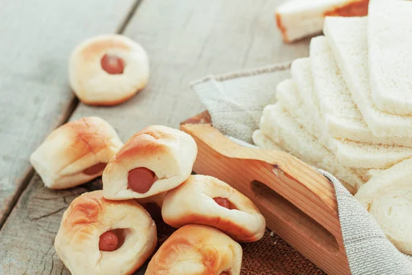 Bakade bröd på trä. — Stockfoto