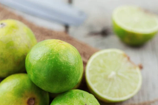 Lime on wooden floor. — Stock Photo, Image