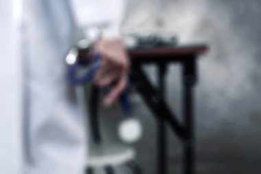 Doktor bulanık görüntüleri ile.