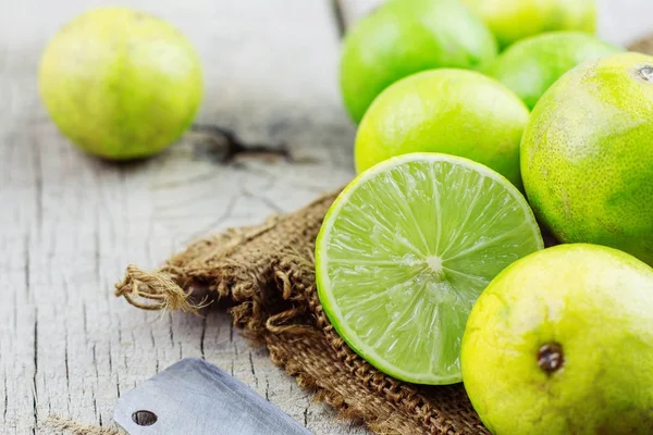 Lime cut on a wooden. — Stock Photo, Image