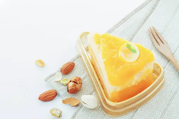 Orange cake with a white background. — Stock Photo, Image