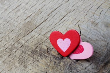 Ahşap üzerine Kalpler.