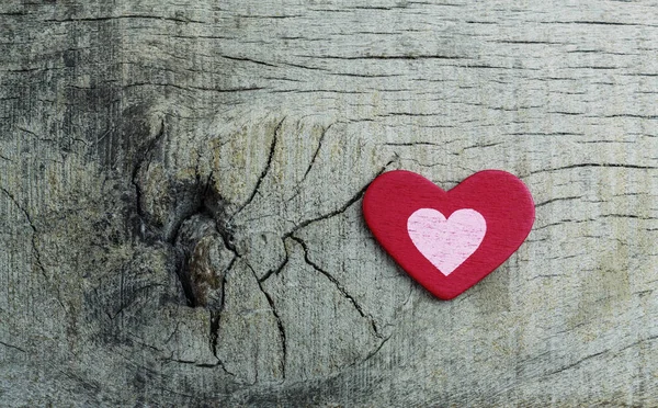 Simbolo del cuore su legno . — Foto Stock