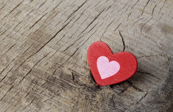 Red heart on wood. — Stock Photo, Image