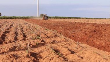 Traktör tarım arazisi çiftçilik.