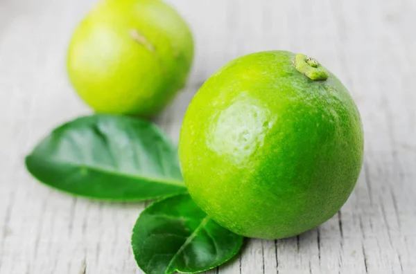 Lime on wooden. — Stock Photo, Image