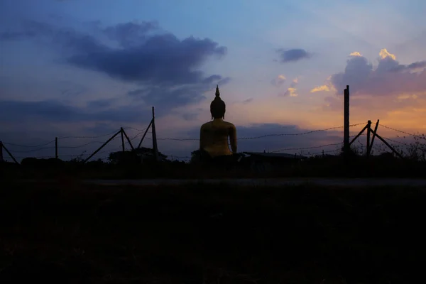 Buddha med siluett. — Stockfoto