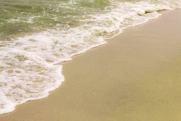 背景とビーチで波. — ストック写真