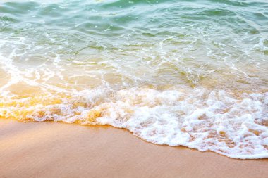 Dalgalar sahile vurdu..