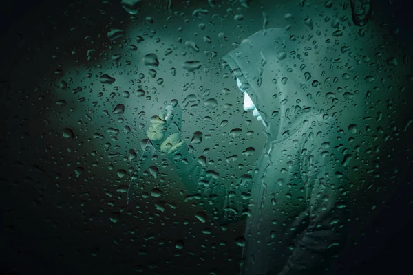 Tjuvar i skuggor vid regnet. — Stockfoto