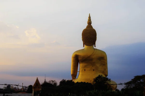 Buddha Campagna Con Cielo Blu — Foto Stock