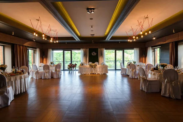 A modern banquet hall decorated with floristry. Wedding table de