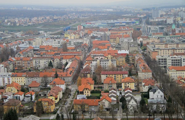 Cityscape Maribor Piramida hill göster — Stok fotoğraf