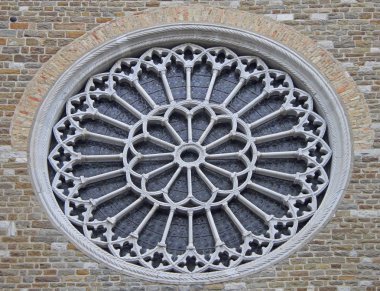 Rozet ve Trieste kilisede penceresi
