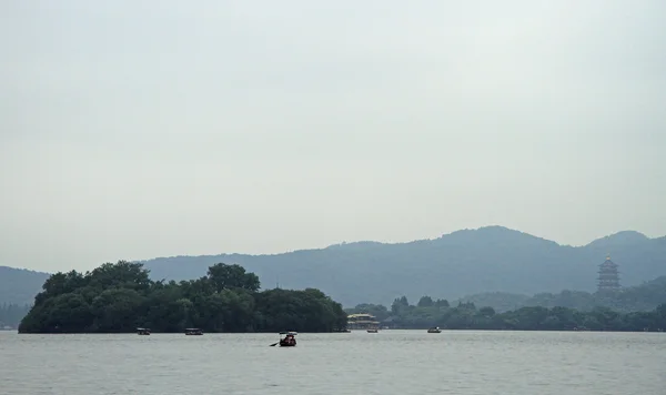 항 주에서 서 호에 보트 — 스톡 사진