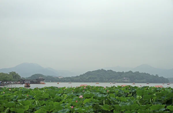 De wereld beroemde West lake in Hangzhou — Stockfoto